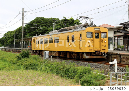 宇部線の単行電車　山口県 23089030
