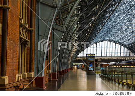 ロンドン セント パンクラス駅の写真素材