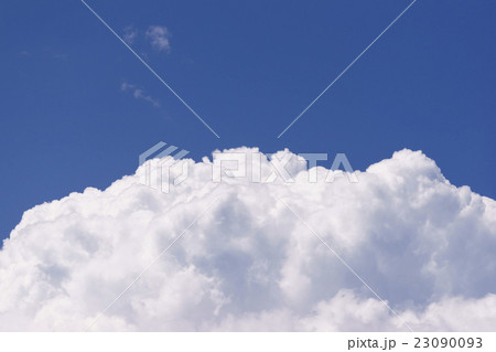 真夏の象徴入道雲積乱雲晴天青空の背景イメージ完成予想図パース素材 23090093