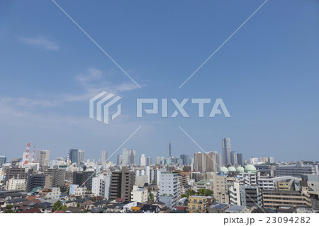 横浜都市風景　眺望　西区　ランドマークタワー方面眺望　快晴　青空　コピースペース　2016年 23094282