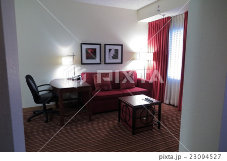 アメリカのホテルのセミスイートルーム 23094527