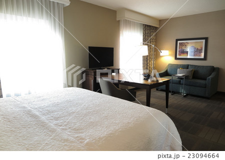 アメリカのホテルのセミスイートルーム 23094664