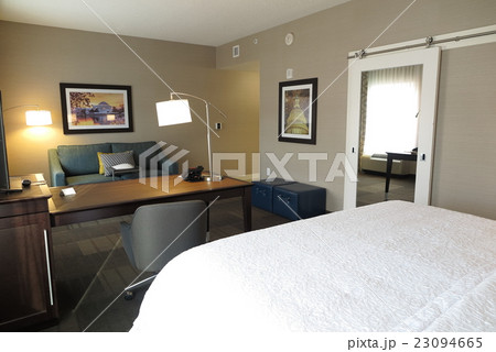アメリカのホテルのセミスイートルーム アメリカのホテルのセミスイートルーム 23094665