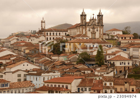 カルモ教会とオウロプレートの町 23094974