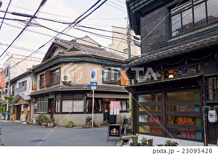 大阪 中崎町 レトロな街並みの写真素材 大阪 中崎町 レトロな街並みの写真素材