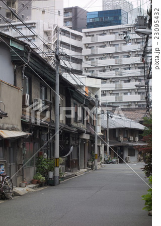 大阪 中崎町 レトロな街並みの写真素材 大阪 中崎町 レトロな街並みの写真素材