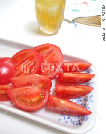 夏　冷たくて美味しい冷やしトマト 23098188