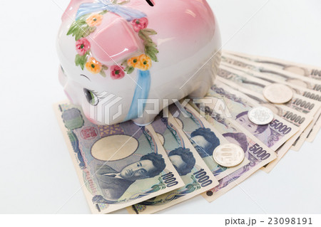 貯金箱とお金 貯金箱とお金 23098191