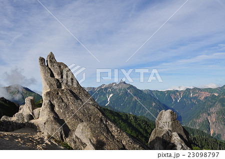 槍ヶ岳とイルカ岩 槍ヶ岳とイルカ岩 23098797