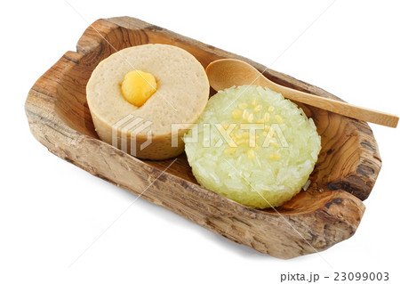 Thai Custard with Sticky Rice Isolated 23099003