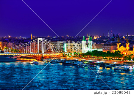 Panorama View on Elisabeth Bridge and Budapest Panorama View on Elisabeth Bridge and Budapest 23099042