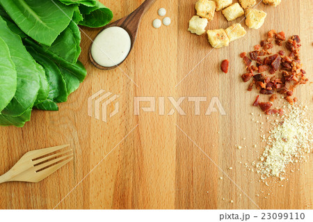 Caesar Salad , Preparing , Cooking 23099110