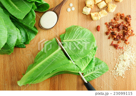 Caesar Salad , Preparing , Cooking 23099115