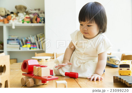 女の子 1歳 女の子 1歳 23099220
