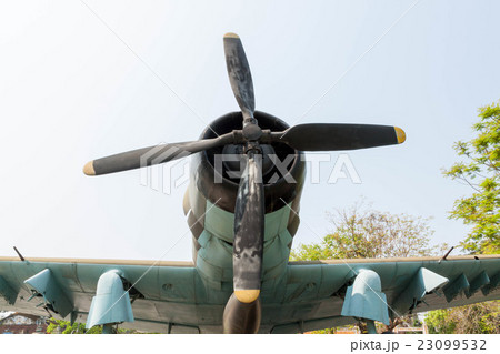 ベトナム戦争時にアメリカ海軍で使用されたスカイレイダーAD-6型の機首部分 ベトナム戦争時にアメリカ海軍で使用されたスカイレイダーAD-6型の機首部分 23099532