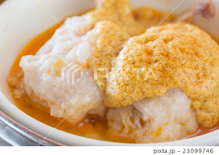 Streamed crab leg with mince shrimp in curry sauce Streamed crab leg with mince shrimp in curry sauce 23099746