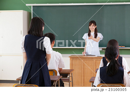 学校の授業風景 23100305