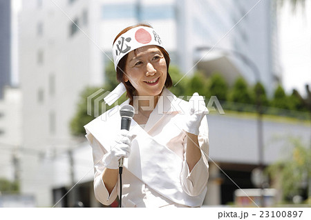 女性候補者の街頭演説 23100897