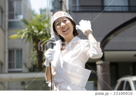 女性候補者の街頭演説 23100910