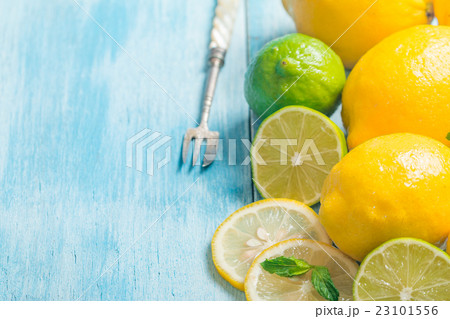 Fresh slice lemon Fresh slice lemon 23101556