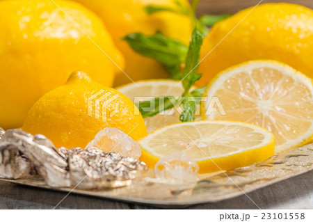 Fresh slice lemon Fresh slice lemon 23101558
