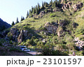 キルギスの山と岩 23101597