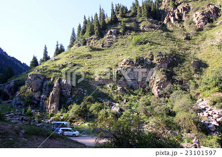 キルギスの山と岩 キルギスの山と岩 23101597