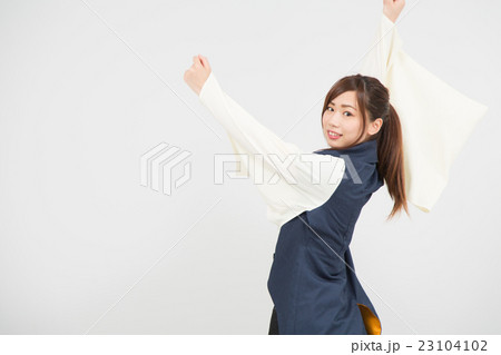 よさこいダンサーの女性 23104102