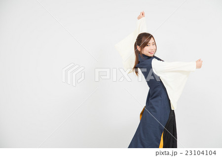 よさこいダンサーの女性 23104104
