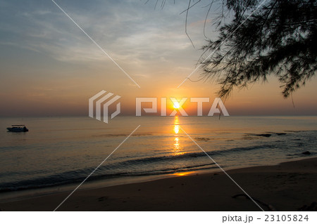 Sea sunset. Sunset view on the beach Phu Quoc Isla Sea sunset. Sunset view on the beach Phu Quoc Isla 23105824