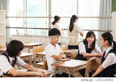 中学校の休み時間イメージ 23110261