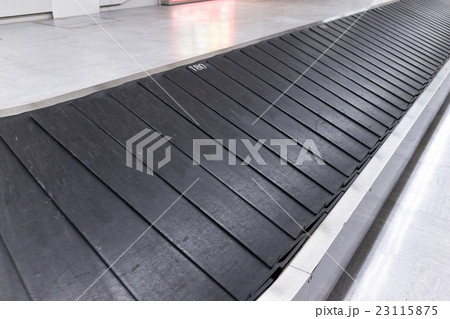 Empty baggage carousel in airport hall 23115875