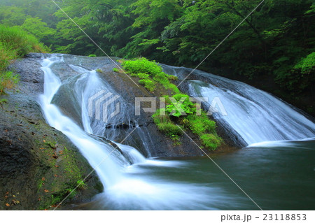 花巻市　釜淵の滝 23118853