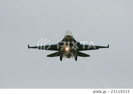 帰投する航空機 23119315