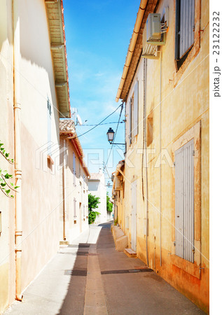 L'Isle-sur-la-Sorgue, France, Provence. 23122232