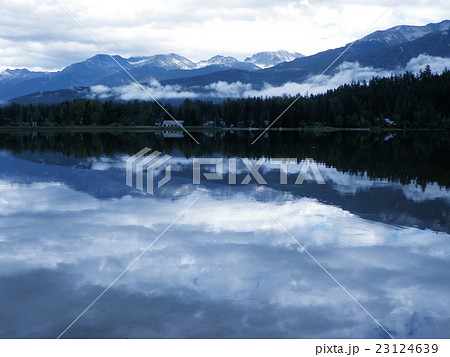 カナダの湖 23124639