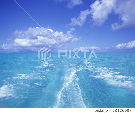 ボートの航跡 23126007