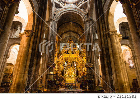 スペイン　サンティアゴ・デ・コンポステーラの大聖堂内部 23131583