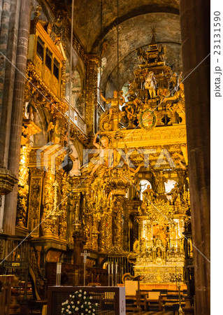 スペイン サンティアゴ デ コンポステーラの大聖堂内部の写真素材