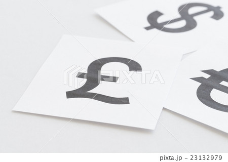 ポンドとユーロとドル 23132979