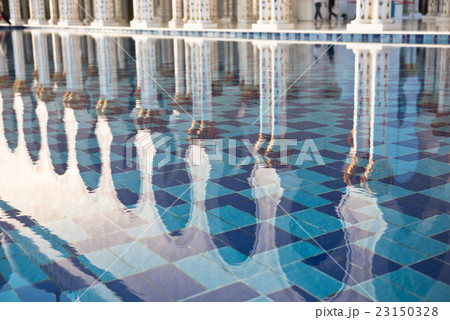 Sheikh Zayed White Mosque in Abu Dhabi Sheikh Zayed White Mosque in Abu Dhabi 23150328