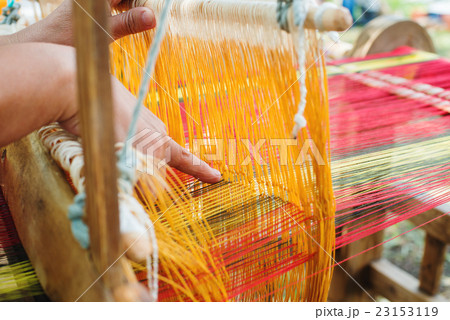 Weaving on a wooden loom 23153119