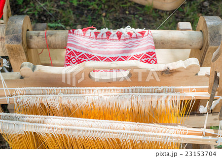 thread the loom with shallow depth of field 23153704