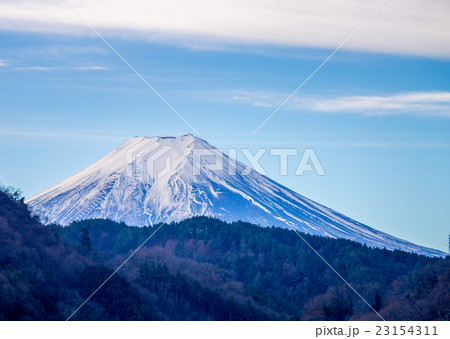 中央自動車道 初狩PAから見た雪化粧の富士山 中央自動車道 初狩PAから見た雪化粧の富士山 23154311