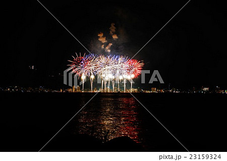 長野県 諏訪湖湖上花火大会 15年8月15日の写真素材