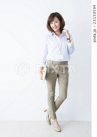 若い女性 23159594