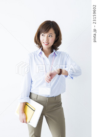 若い女性 若い女性 23159602