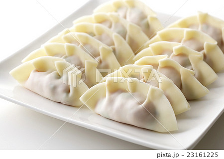 下ごしらえをした餃子 23161225