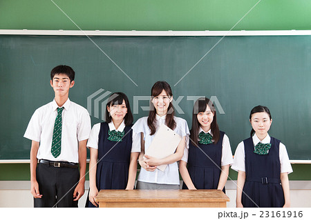 中学生と担任の先生 中学生と担任の先生 23161916