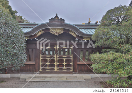 Yasukuni Shrine was found for enshrining 23162515